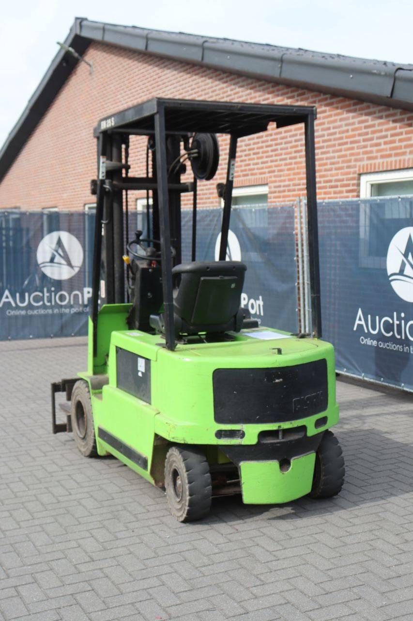 Clark EM25S Elektrogabelstapler 2500 kg 5,6 m 2005