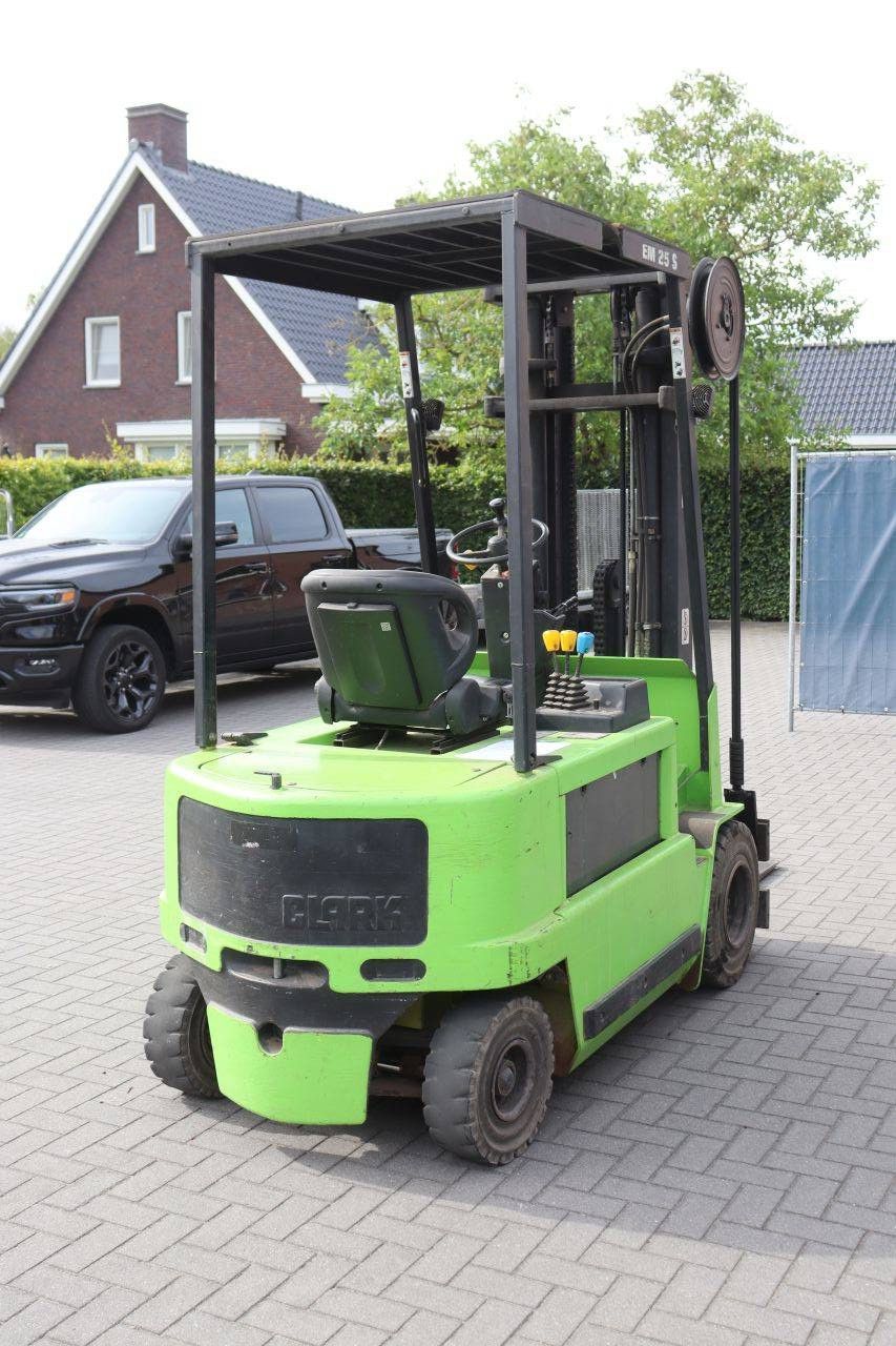 Clark EM25S Elektrogabelstapler 2500 kg 5,6 m 2005