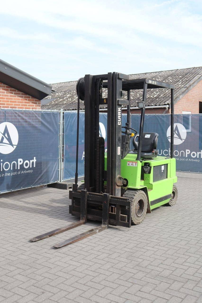 Clark EM25S Elektrogabelstapler 2500 kg 5,6 m 2005