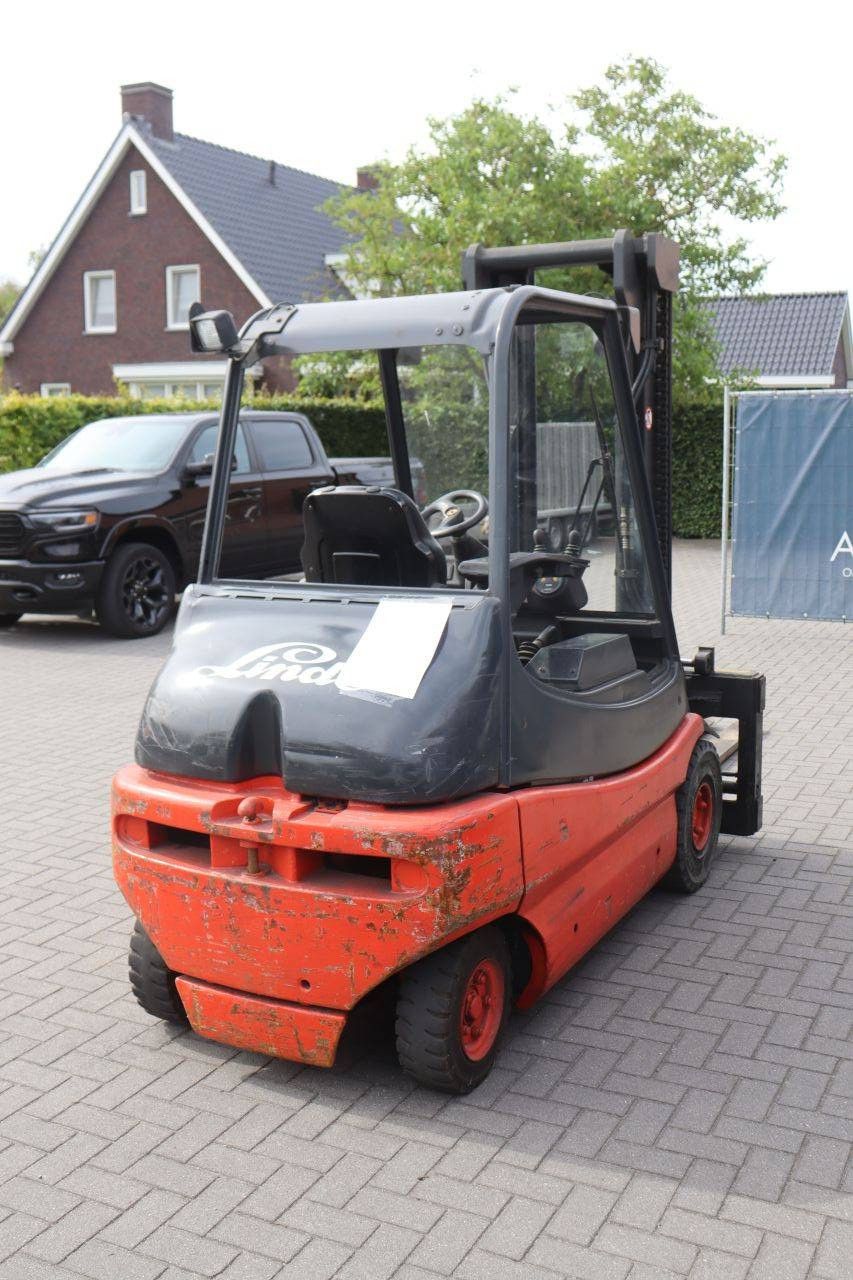 Linde E30-02 Elektrogabelstapler 3000kg 2000
