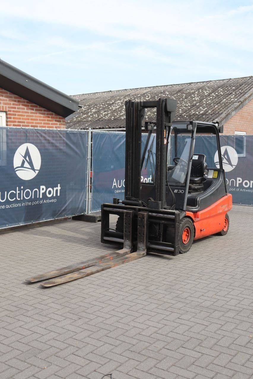 Linde E30-02 Elektrogabelstapler 3000kg 2000