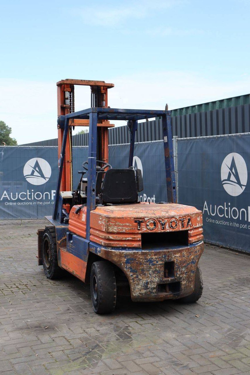 Gabelstapler Toyota 02-5FD30 Diesel 3000 kg 4,0 m
