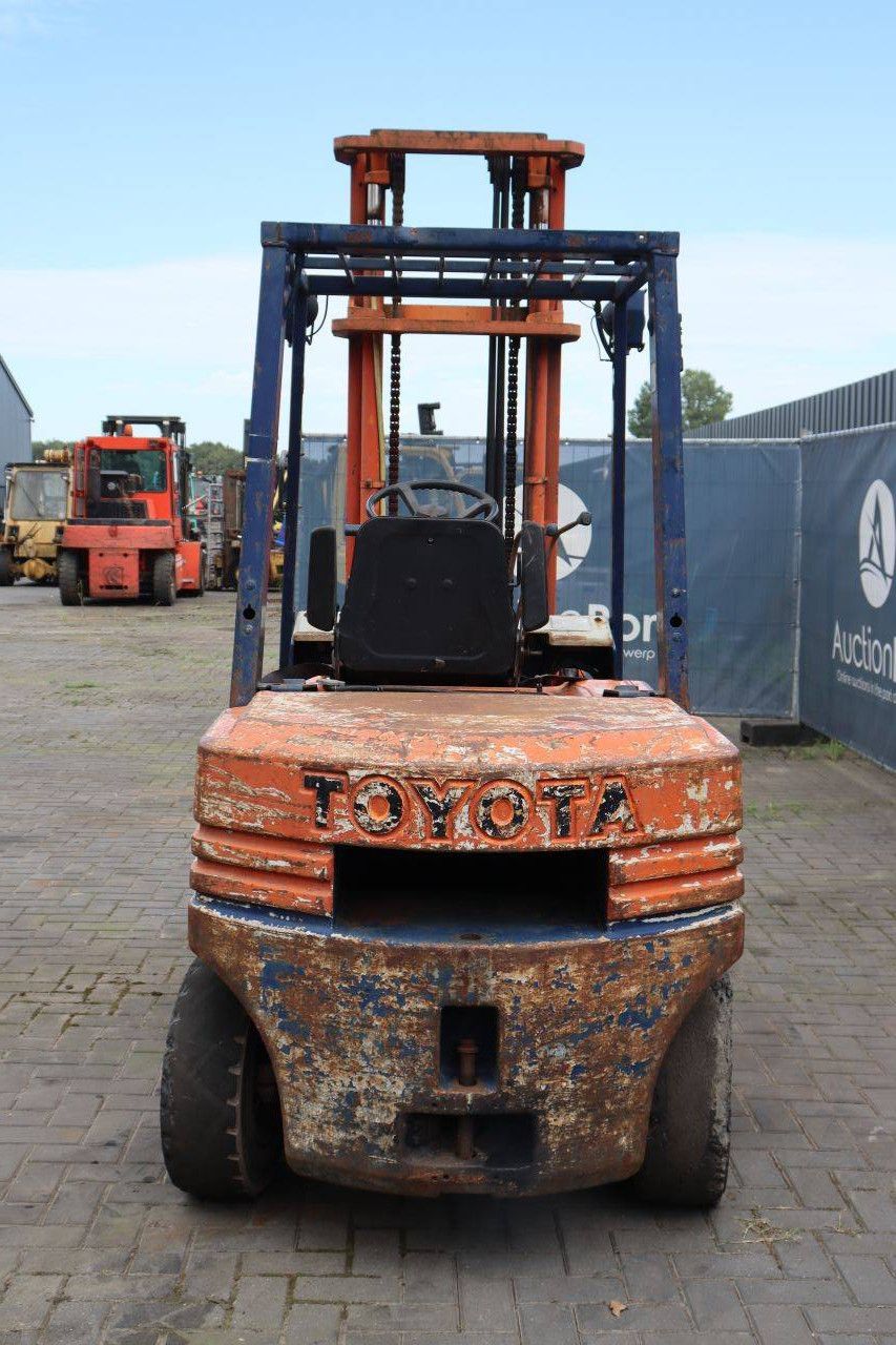 Gabelstapler Toyota 02-5FD30 Diesel 3000 kg 4,0 m