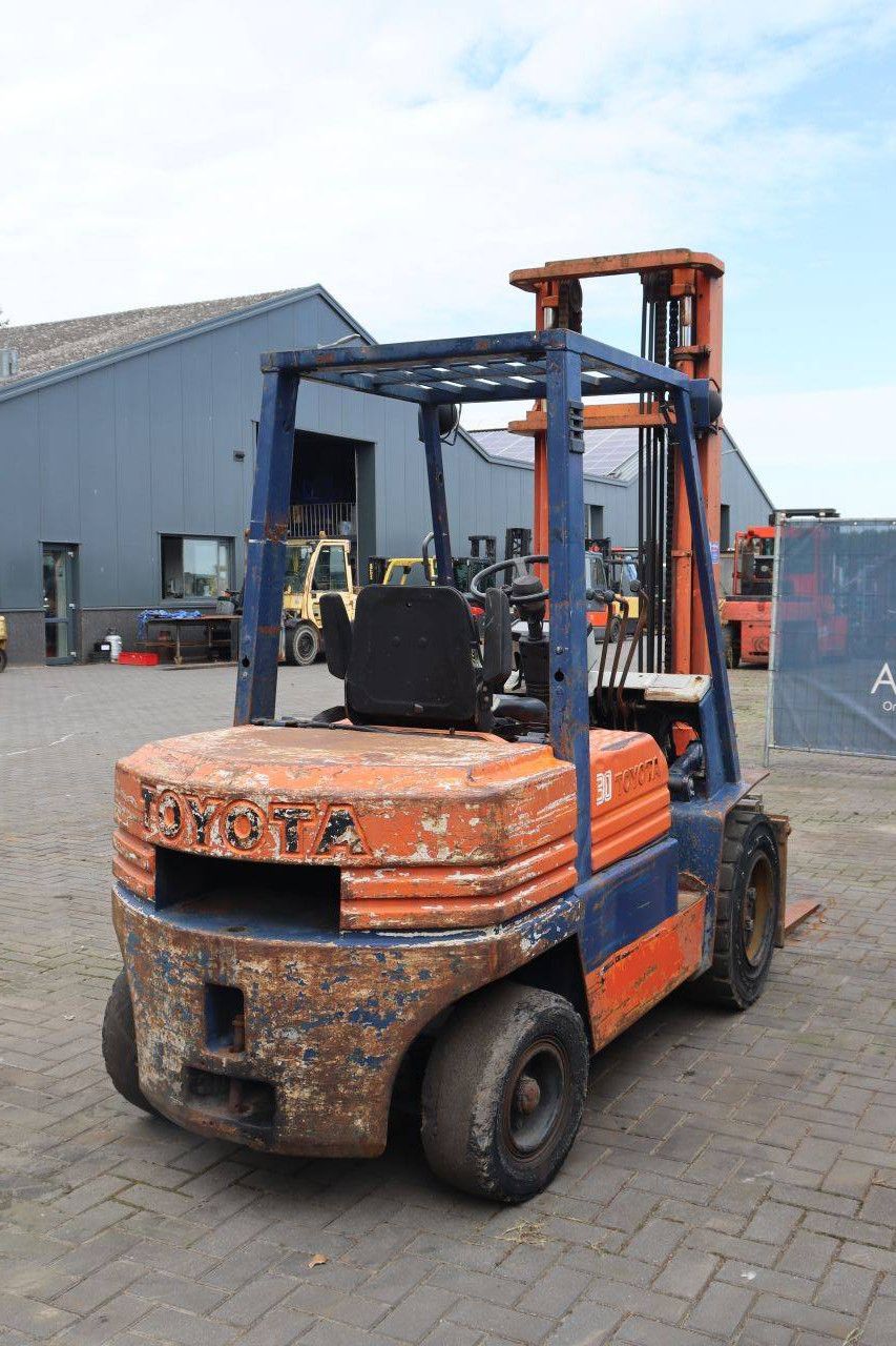 Gabelstapler Toyota 02-5FD30 Diesel 3000 kg 4,0 m