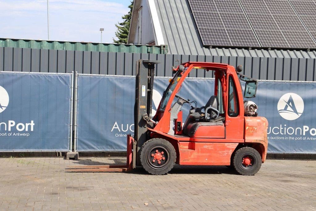 Heftruck Nissan UGD02A30PQ LPG 3000kg 4.75m 2003