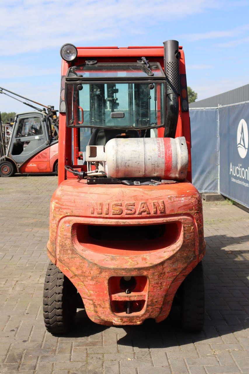 Heftruck Nissan UGD02A30PQ LPG 3000kg 4.75m 2003