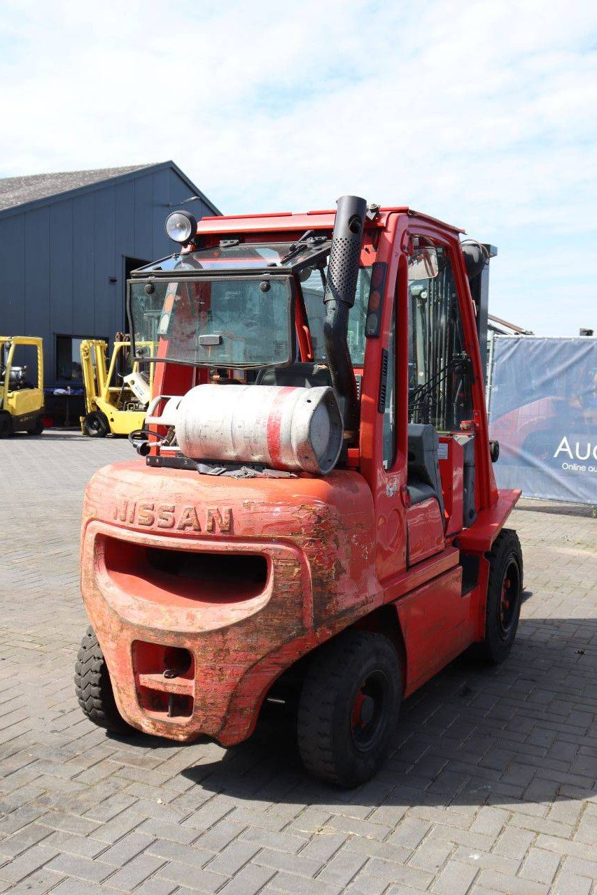 Heftruck Nissan UGD02A30PQ LPG 3000kg 4.75m 2003