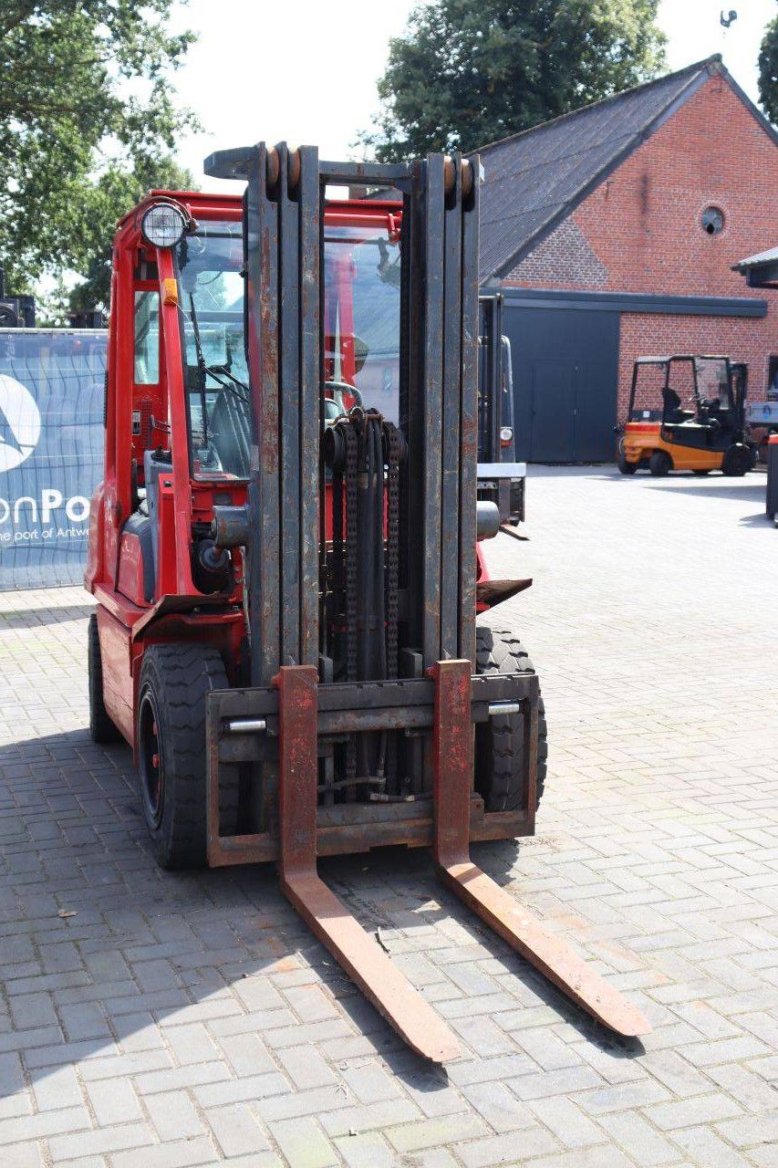 Heftruck Nissan UGD02A30PQ LPG 3000kg 4.75m 2003