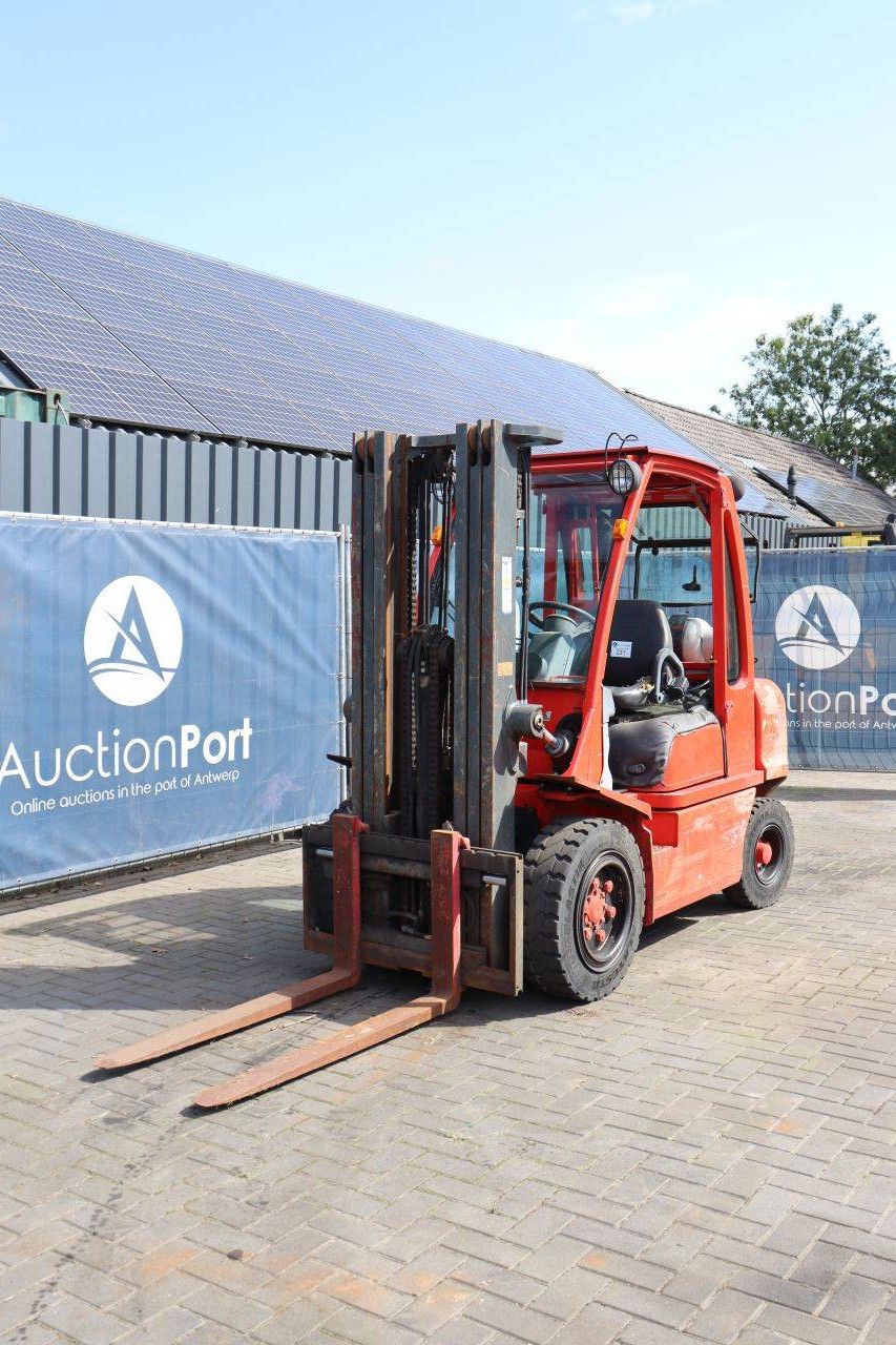Heftruck Nissan UGD02A30PQ LPG 3000kg 4.75m 2003