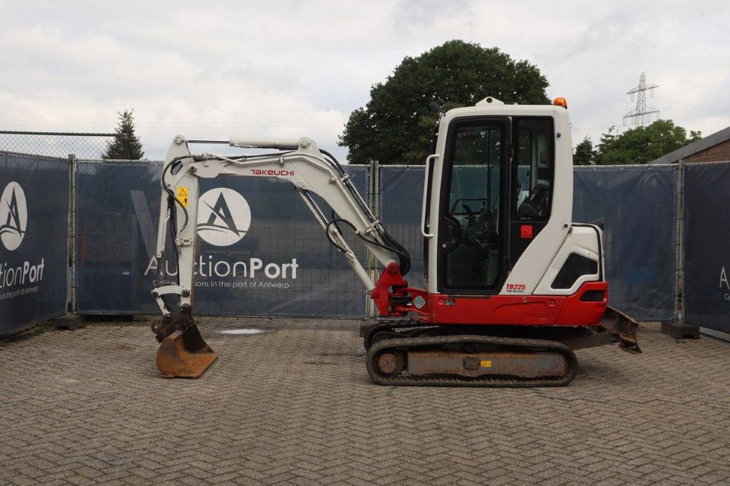Mini excavator Takeuchi TB225 Diesel 16.5kW 2018