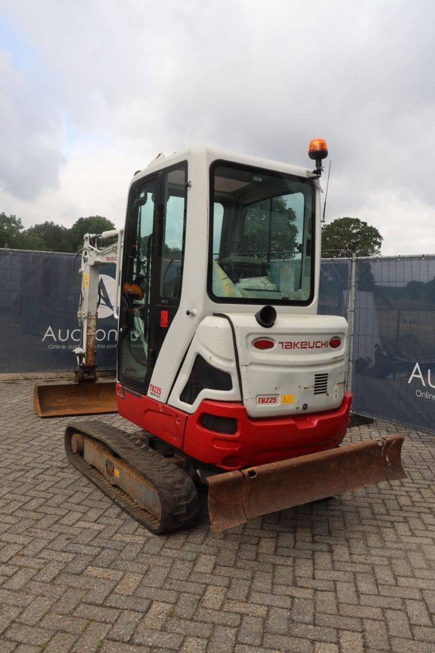Mini excavator Takeuchi TB225 Diesel 16.5kW 2018