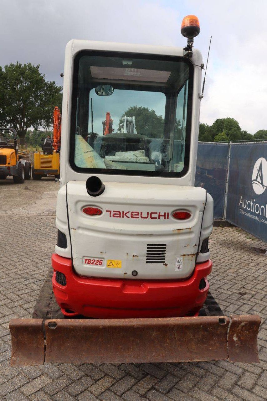 Mini excavator Takeuchi TB225 Diesel 16.5kW 2018