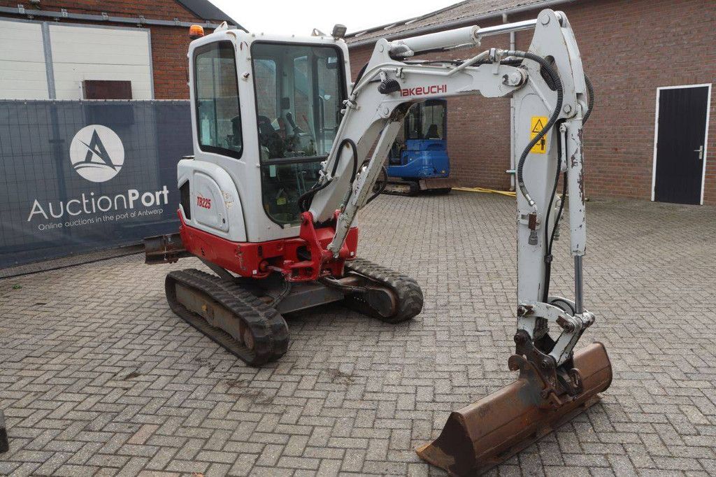 Mini excavator Takeuchi TB225 Diesel 16.5kW 2018