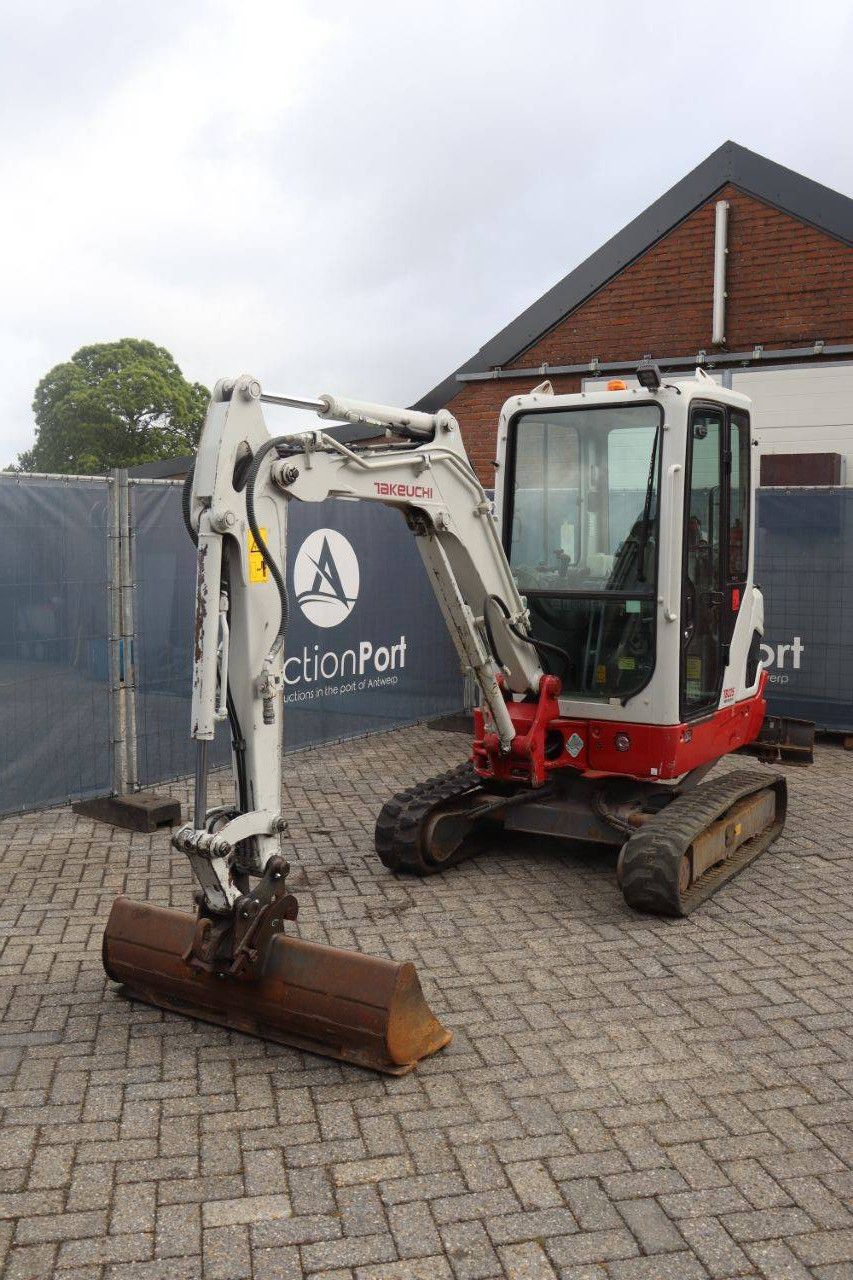 Mini excavator Takeuchi TB225 Diesel 16.5kW 2018