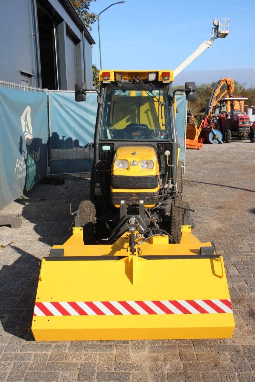 Mini tractor Kubota STV40 Diesel 2006 with sweeping brush