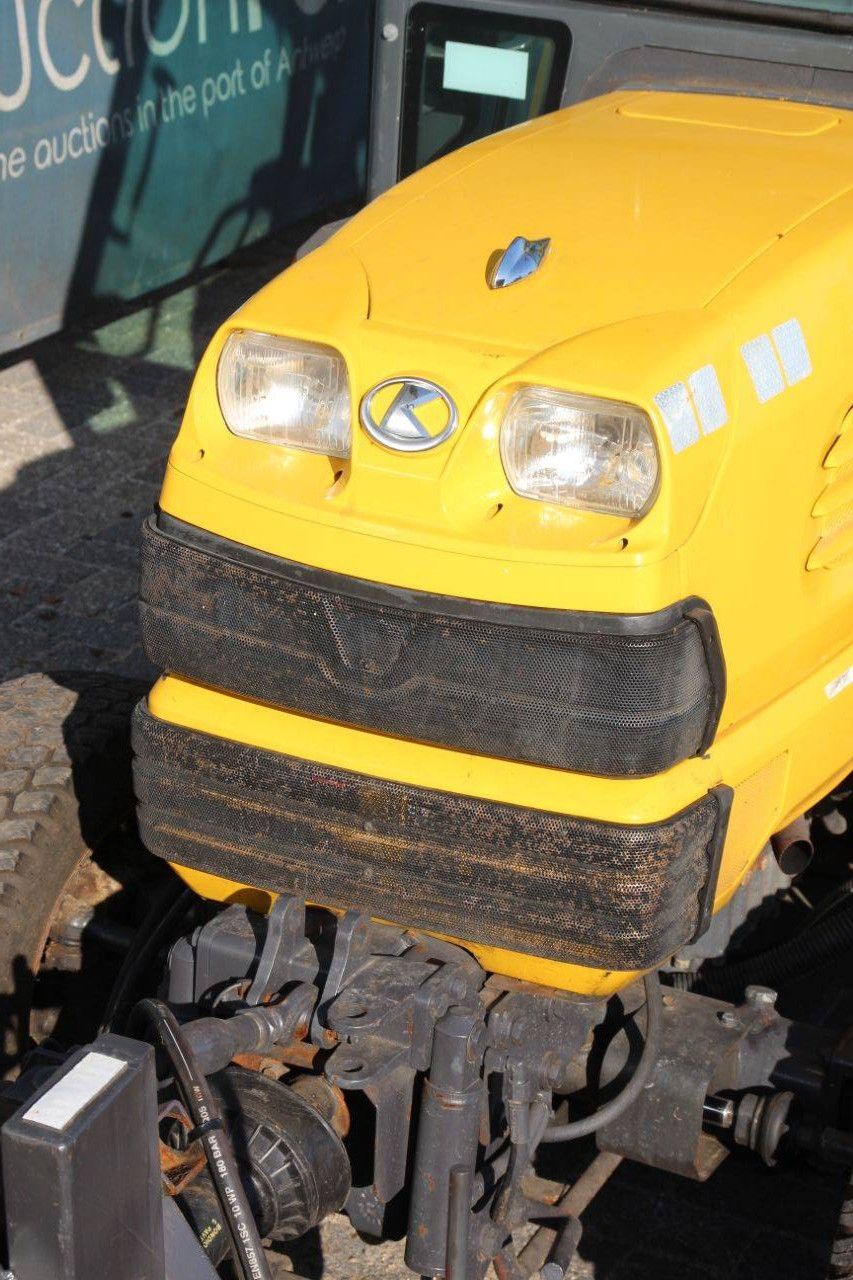Mini tractor Kubota STV40 Diesel 2006 with sweeping brush