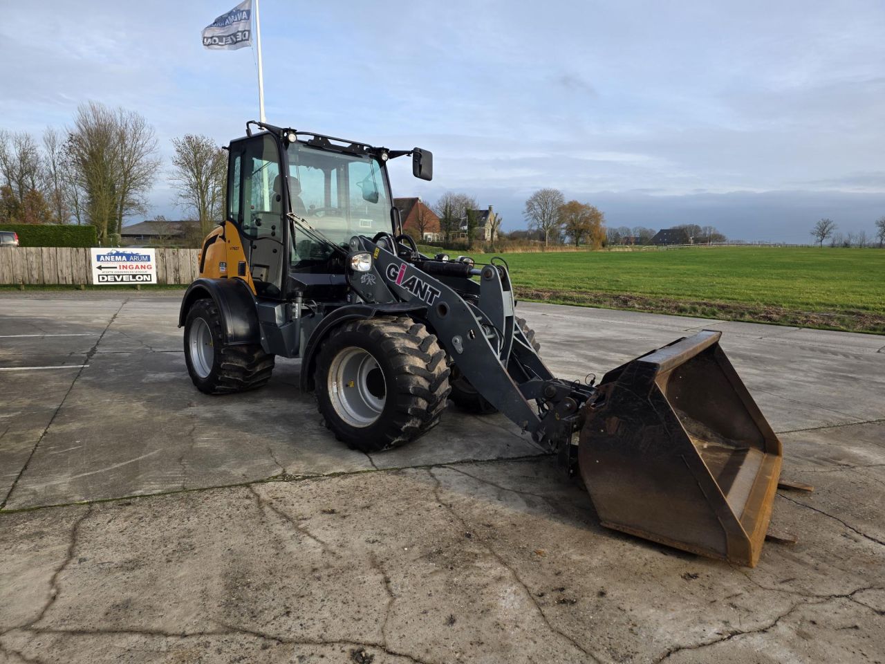 Giant V761