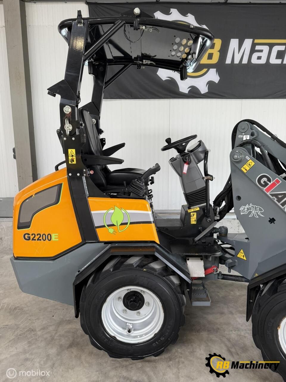 Giant G2200E