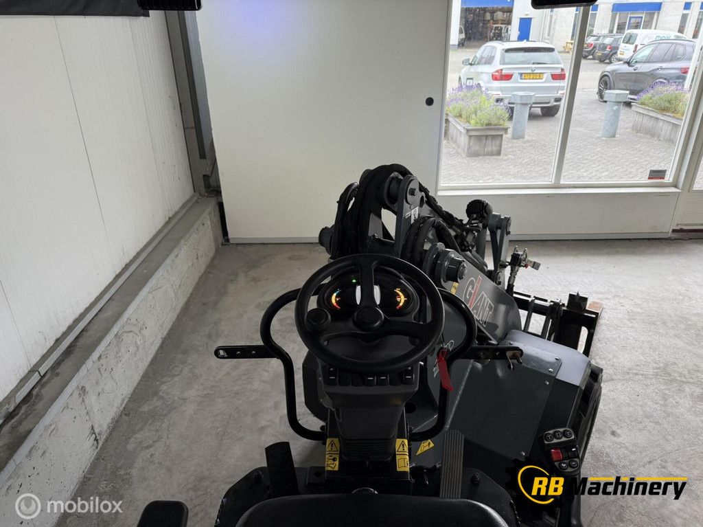 Giant G2200E