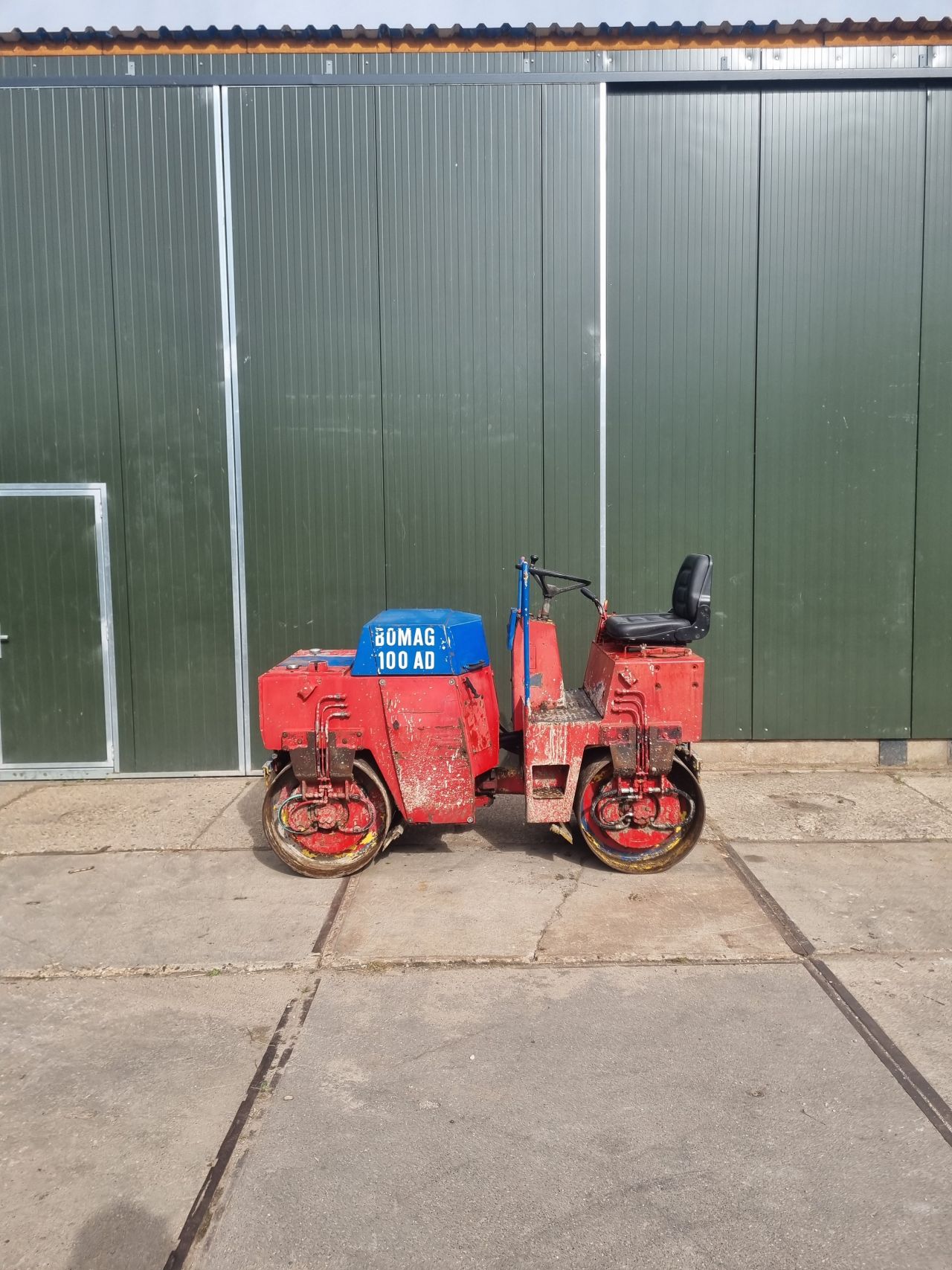Bomag 100 AD trilwals