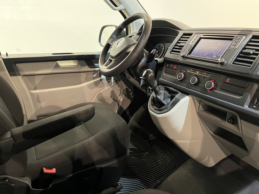 Volkswagen Transporter 2.0 TDI L2H1 4Motion 4X4 150 PK / Servicebus / Sortimo Inrichting / Euro 6 / Airco / Camera / Trekhaak / Cruise Control / Navigatie / Klep / Imperiaal