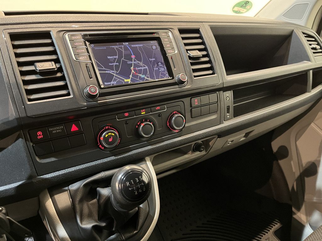 Volkswagen Transporter 2.0 TDI L2H1 4Motion 4X4 150 PK / Servicebus / Sortimo Inrichting / Euro 6 / Airco / Camera / Trekhaak / Cruise Control / Navigatie / Klep / Imperiaal