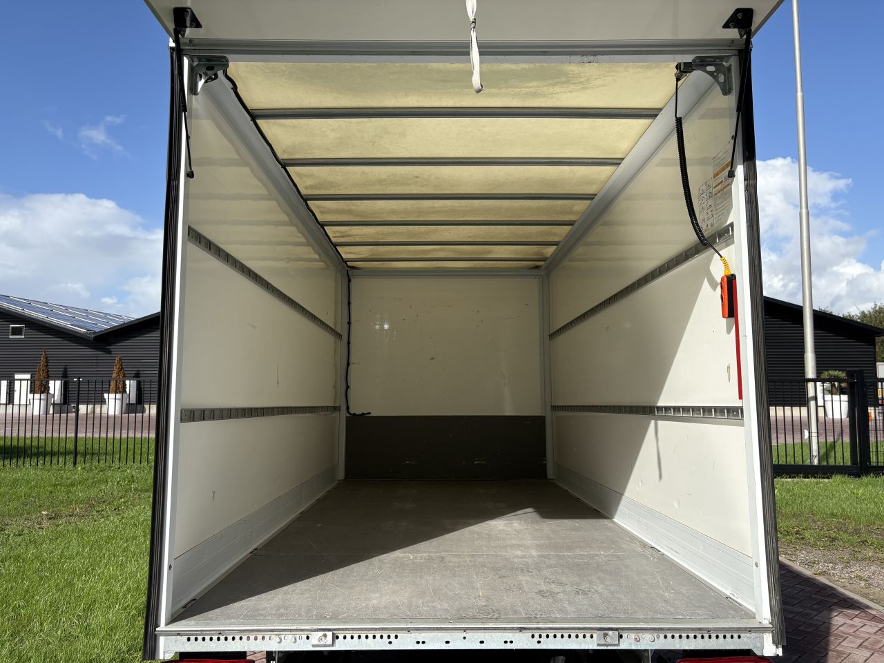 Peugeot Boxer 2.2 141pk Bakwagen Laadklep 750 KG N1