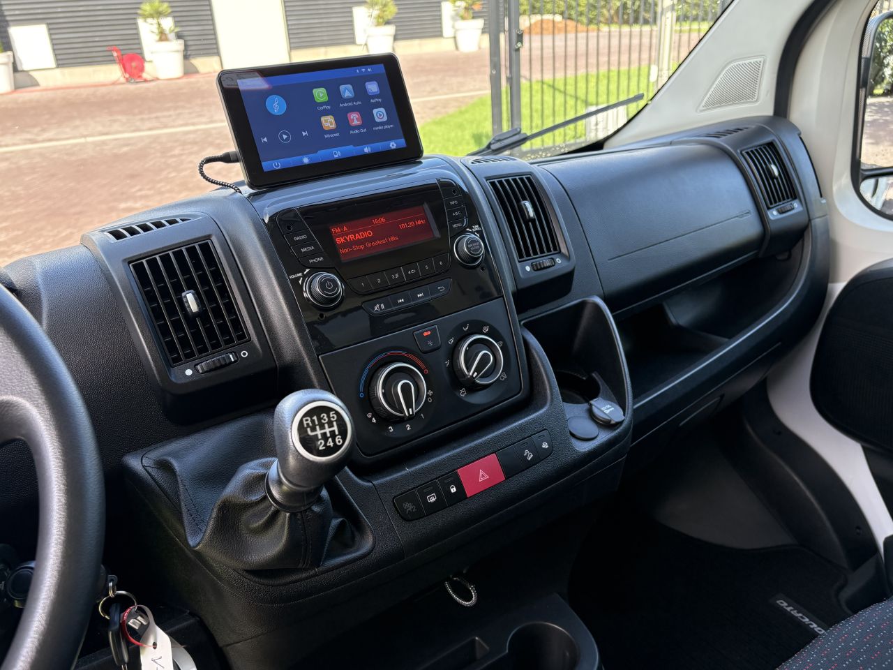 Peugeot Boxer 2.2 141pk Bakwagen Laadklep 750 KG N1