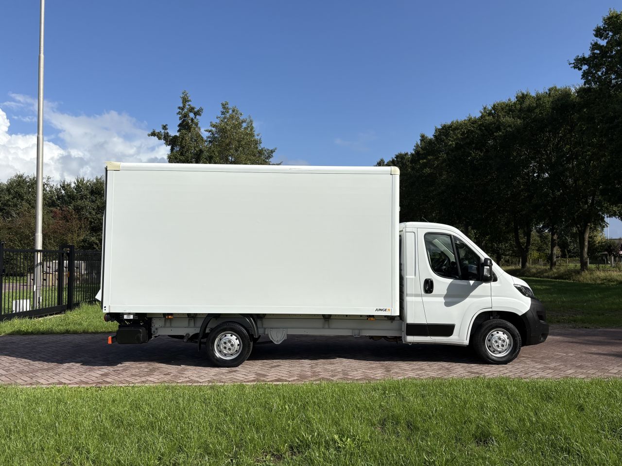 Peugeot Boxer 2.2 141pk Bakwagen Laadklep 750 KG N1