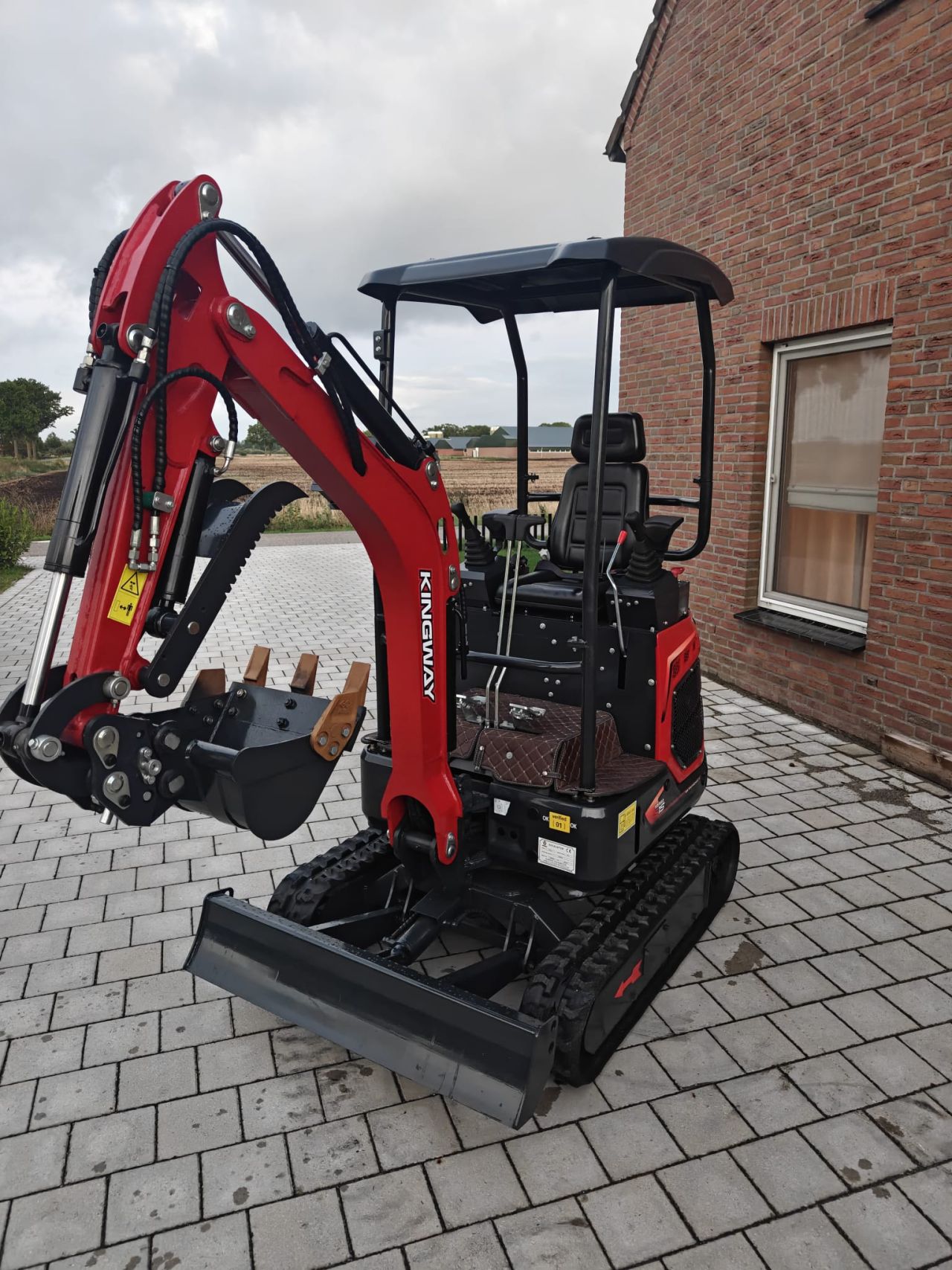 Splinternieuwe Graafmachine Yama S15 Kingway – NOG 2 op VOORRAAD