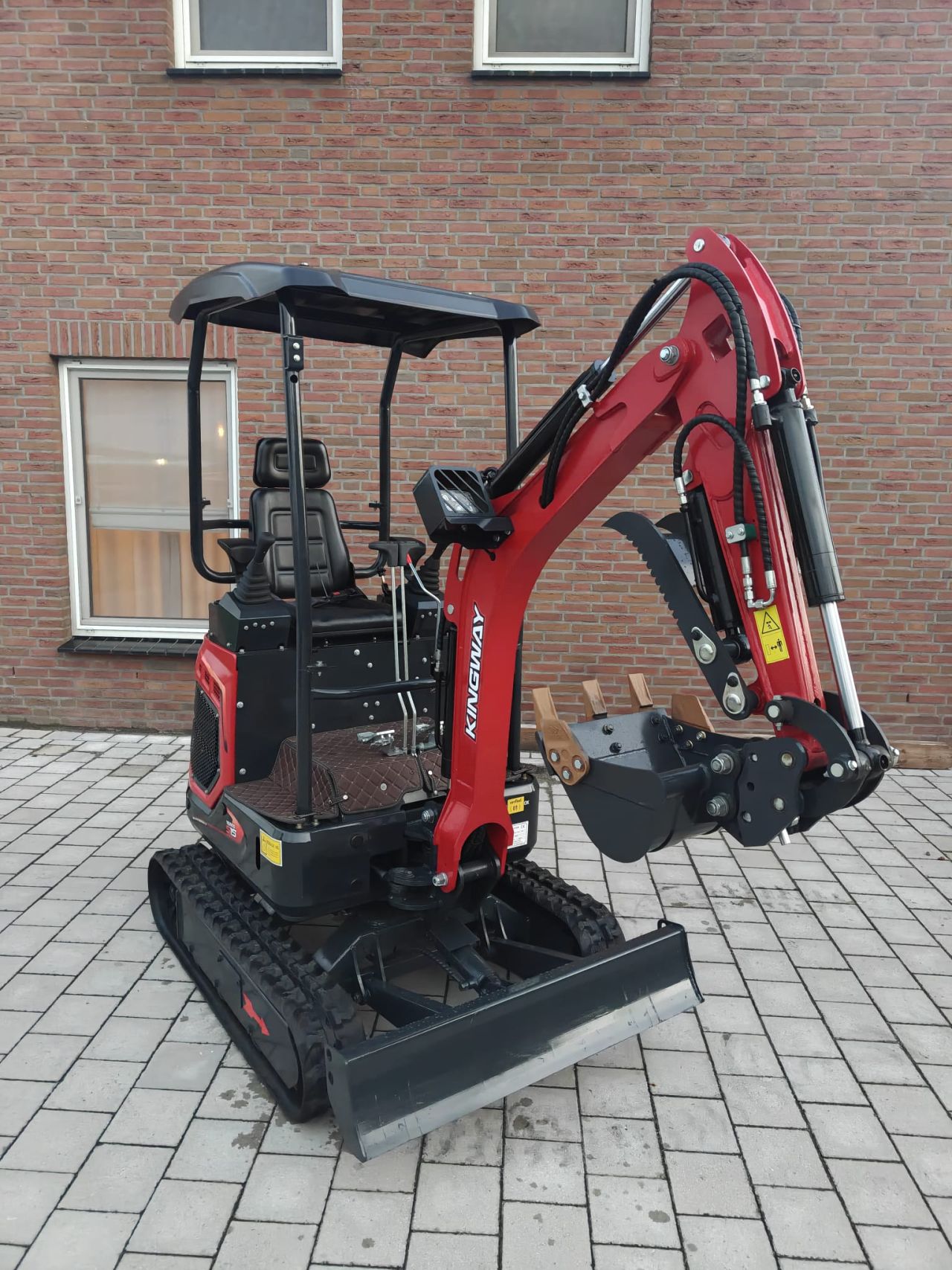 Splinternieuwe Graafmachine Yama S15 Kingway – NOG 2 op VOORRAAD