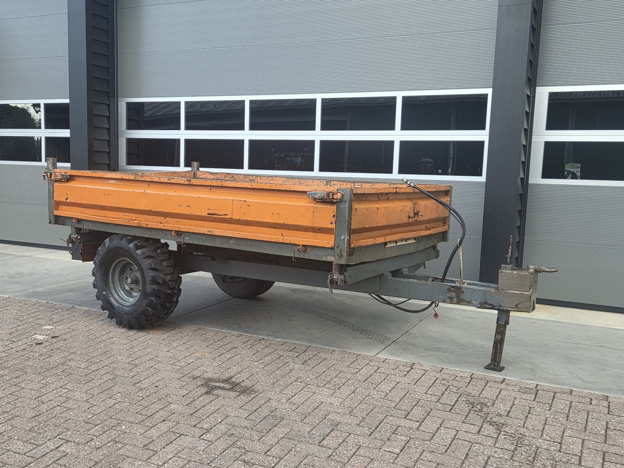 Nimos 4 tons 3 zijdige kipper bakkenwagen kraankar