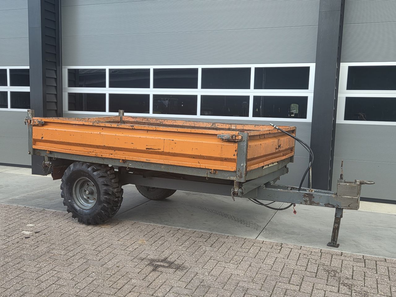 Nimos 4 tons 3 zijdige kipper bakkenwagen kraankar