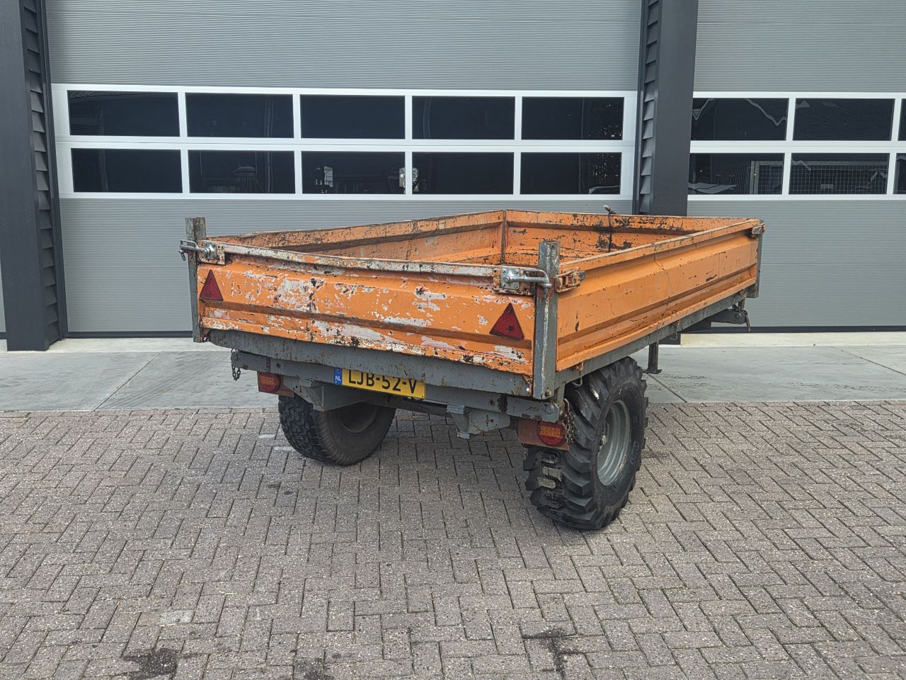 Nimos 4 tons 3 zijdige kipper bakkenwagen kraankar