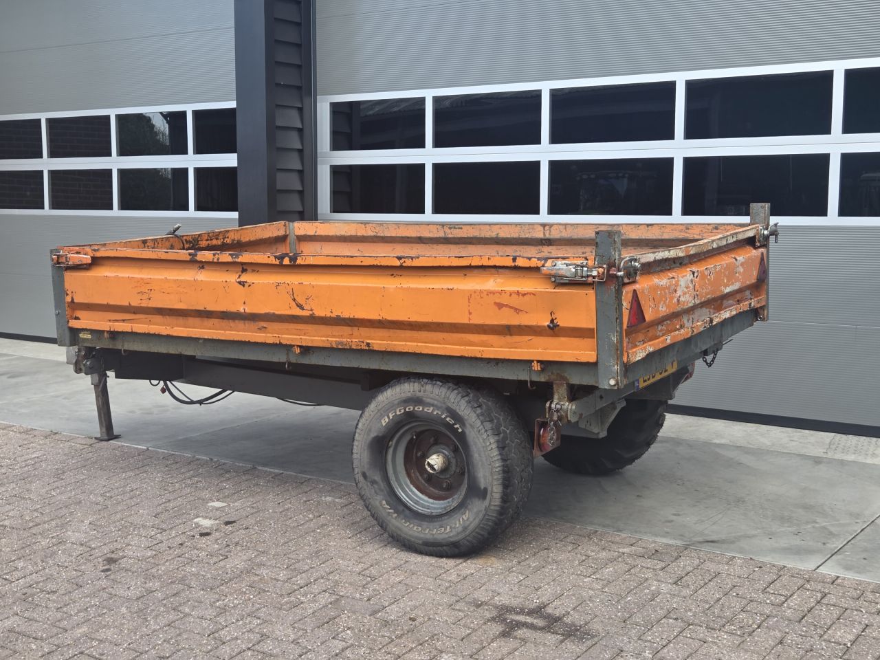Nimos 4 tons 3 zijdige kipper bakkenwagen kraankar
