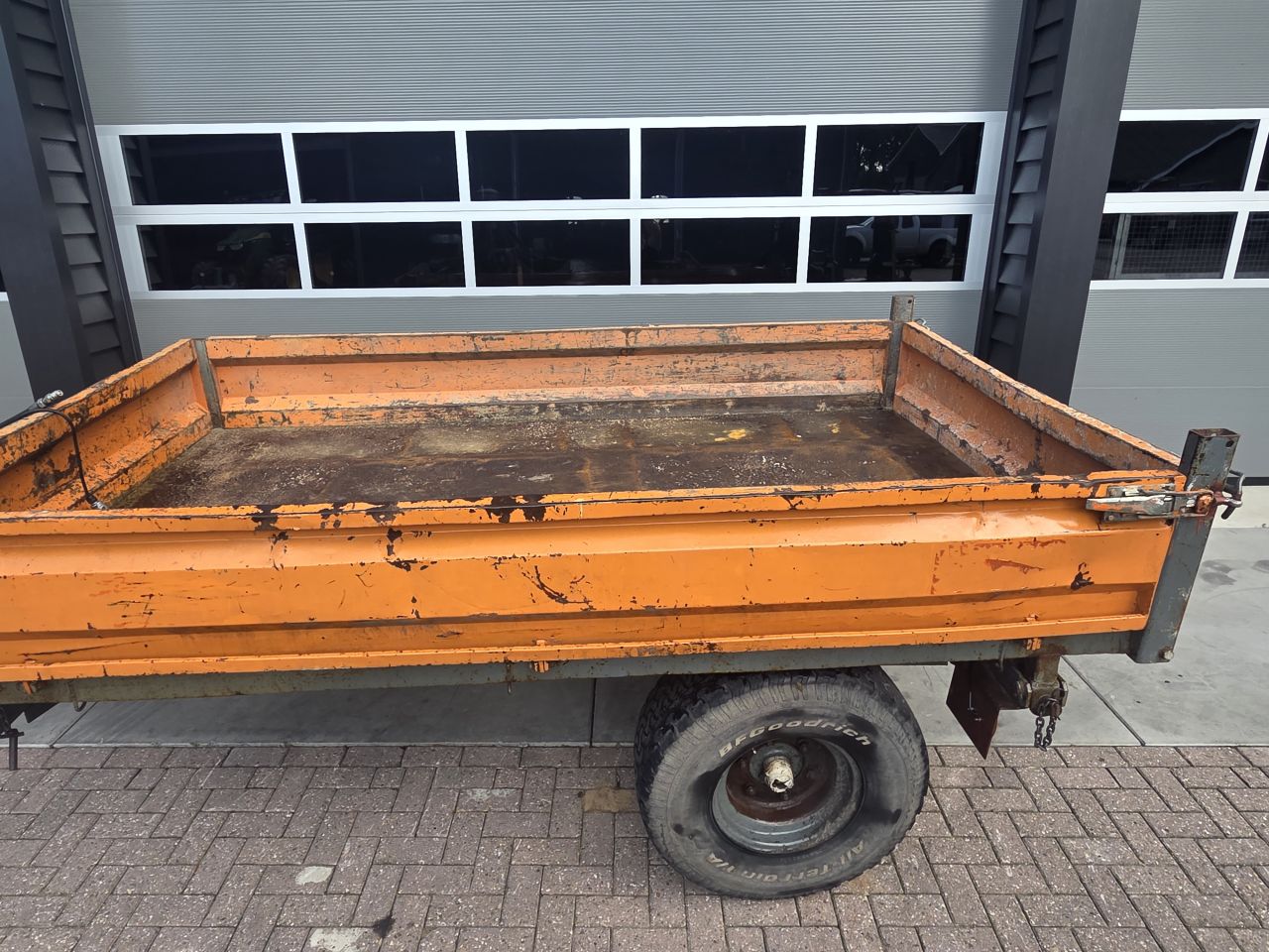 Nimos 4 tons 3 zijdige kipper bakkenwagen kraankar