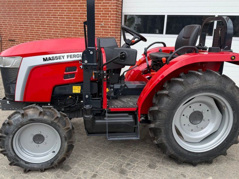 Massey Ferguson 1E. 40