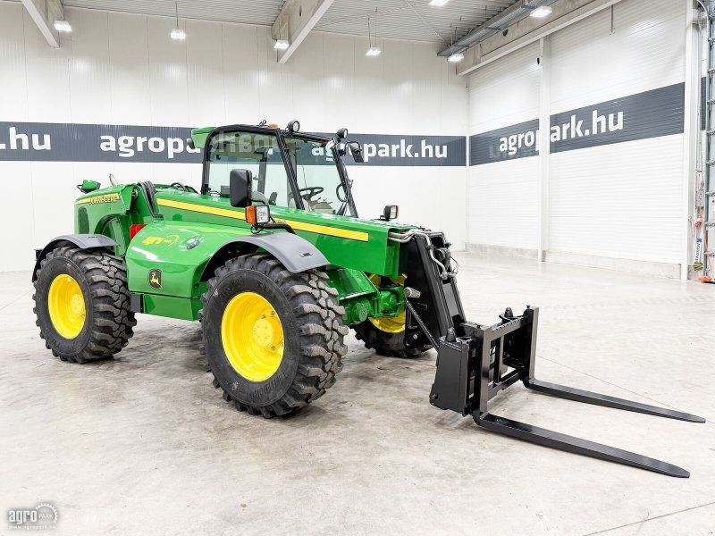 John Deere 3420