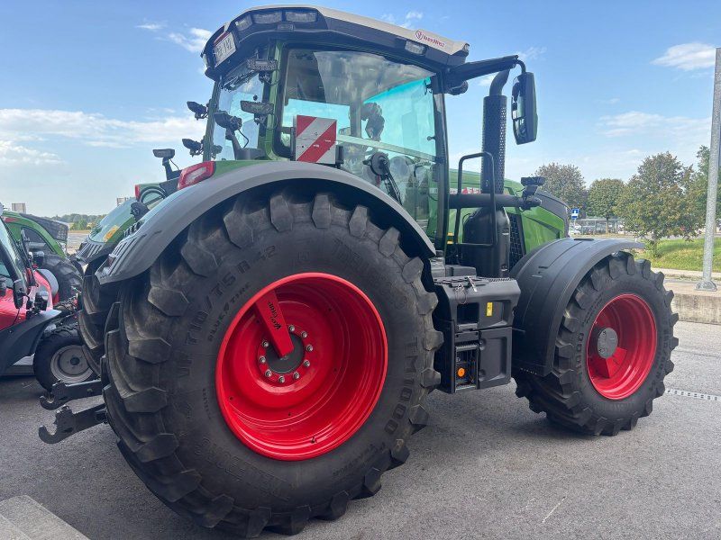 Fendt 832 Vario (Gen5)