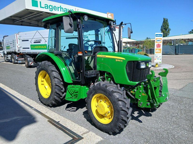 John Deere 5050E