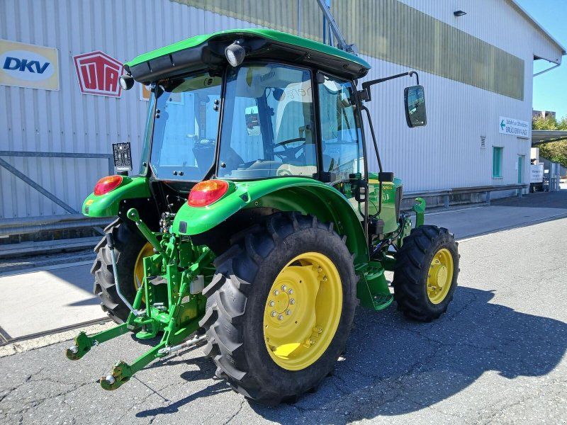 John Deere 5050E