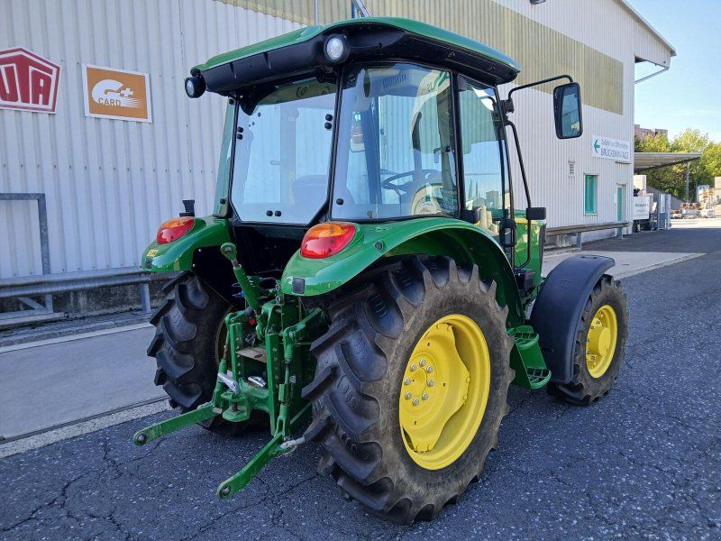 John Deere 5055E