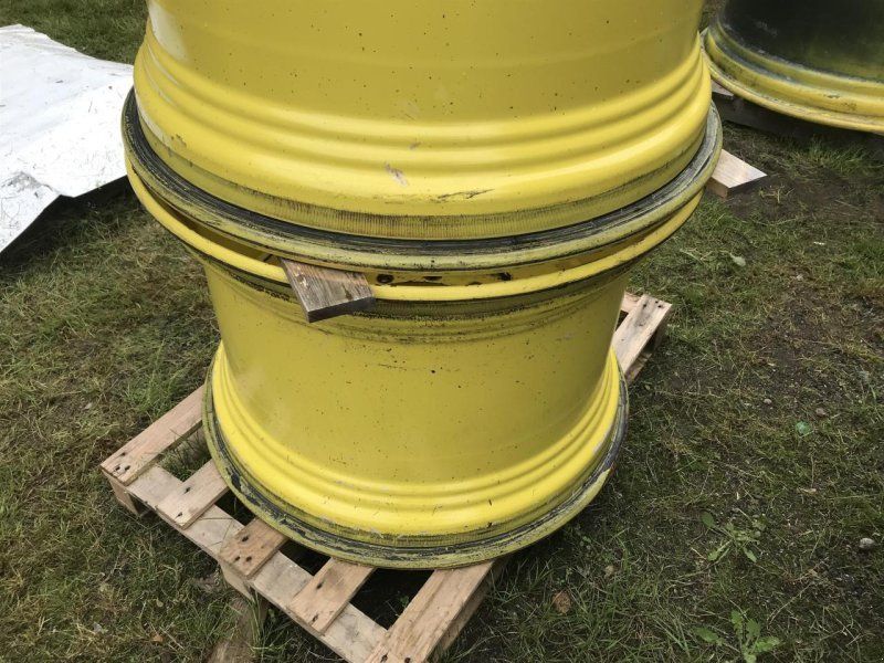 John Deere 23x34