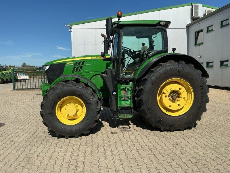 John Deere 6215R