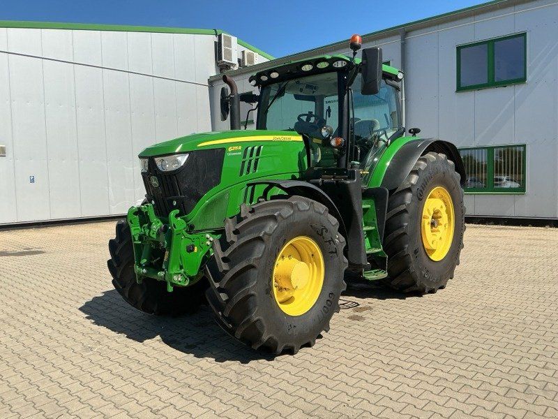 John Deere 6215R