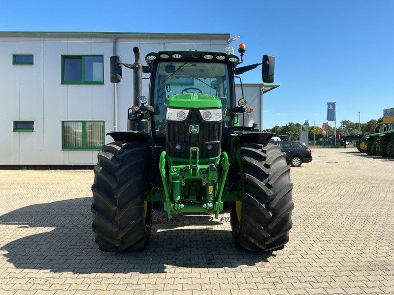 John Deere 6215R