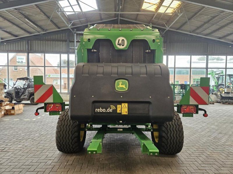 John Deere V462M