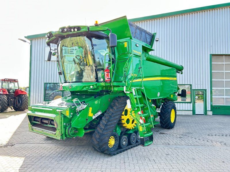 John Deere T670
