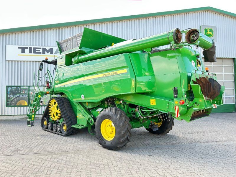 John Deere T670