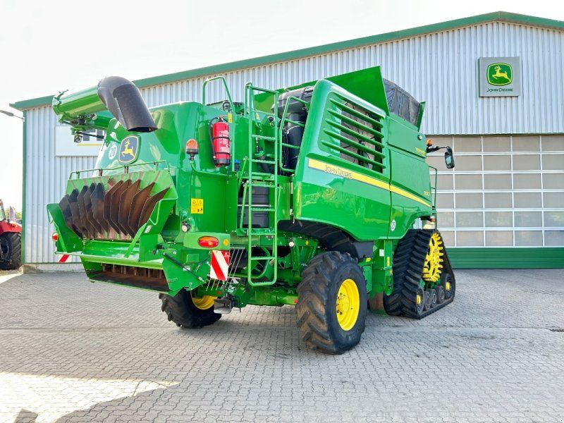 John Deere T670